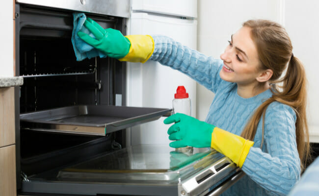 Factors to consider before choosing oven cleaners