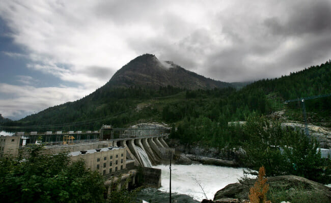 Hydropower giant Canada faces provincial divides in electrification drive