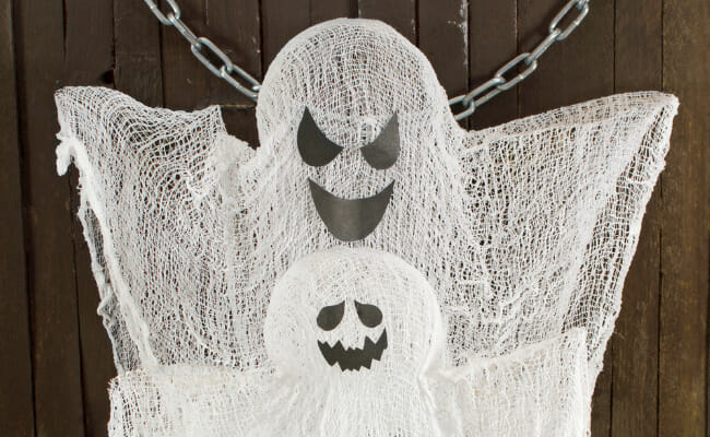 10 DIY Halloween Decorations That Are To Die For