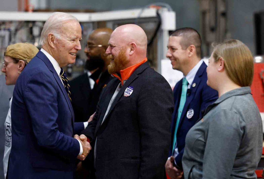   U.S. President Joe Biden meets with Democratic U.S. Rep. Dan Kildee (D-MI) as he tours the SK Siltron CSS facility in Bay City, Michigan, U.S., November 29, 2022. REUTERS/Evelyn Hockstein