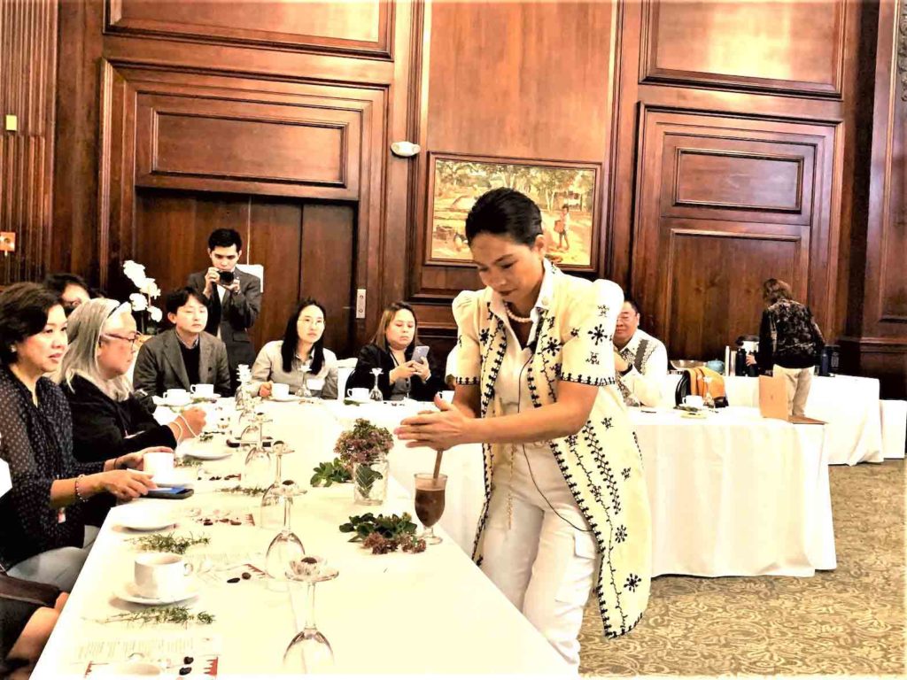  “Chocolate Queen” Raquel Choa uses a “batirol”, a traditional wooden tool to whisk hot cacao drink before serving diplomats from ASEAN. INQUIRER/Carol Tanjutco