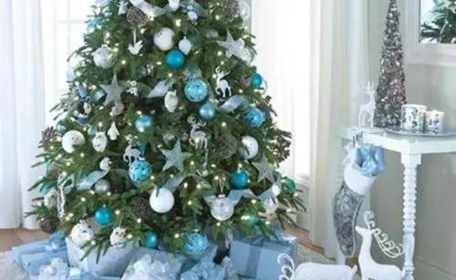 Blue and White Tree Decorations