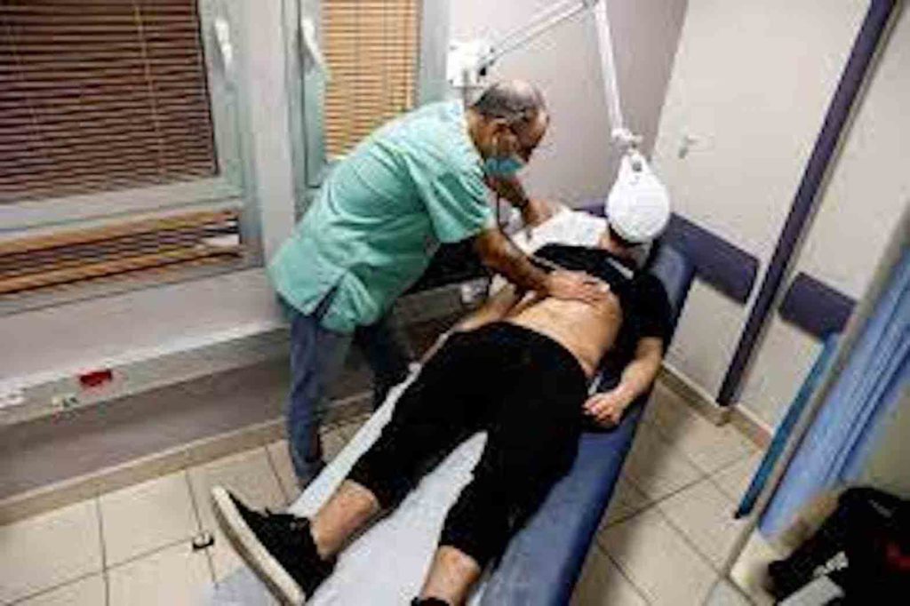 A patient suffering from Long COVID is examined in the post-coronavirus disease (COVID-19) clinic of Ichilov Hospital in Tel Aviv, Israel, February 21, 2022. Picture taken February 21, 2022. REUTERS/Amir Cohen/File Photo