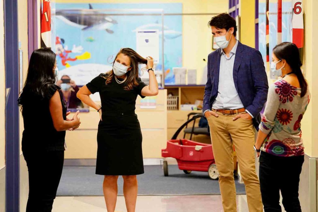 Prime Minister Justin Trudeau and Minister of Finance Chrystia Freeland meet with doctors at the Children's Hospital of Eastern Ontario, in Ottawa, Canada October 21, 2021. Sean Kilpatrick/Pool via REUTERS/File Photo
