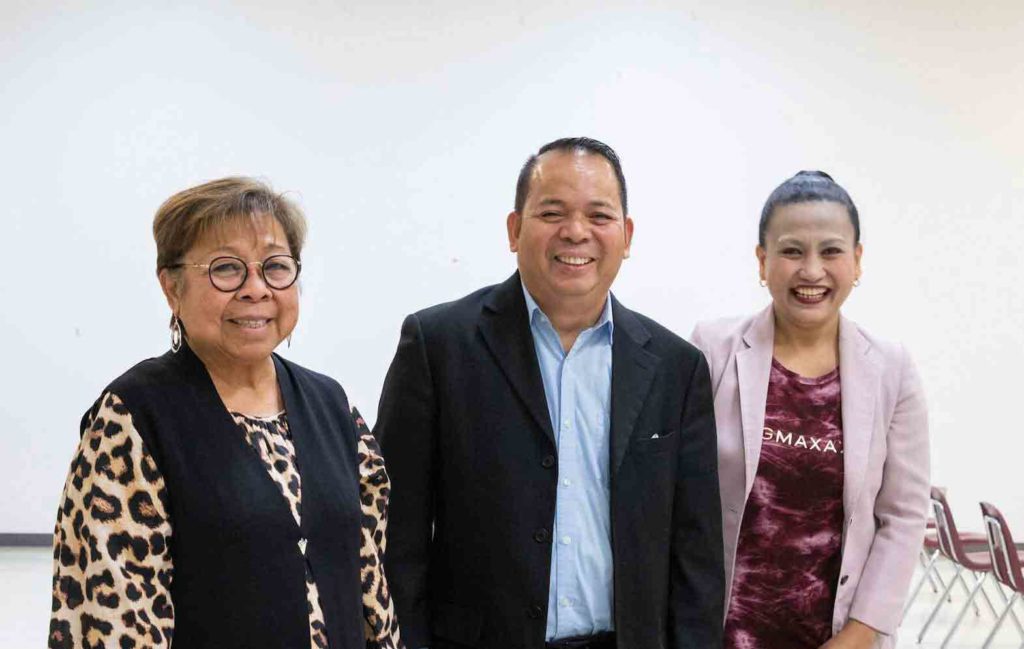 Filipino Canadian trustees with the Winnipeg Schoo Division pushed for the bilingual Filipino program. From (L) Perla Java, Dante Aviso, Ann Evangelista. WINNIPEG FREE PRESS