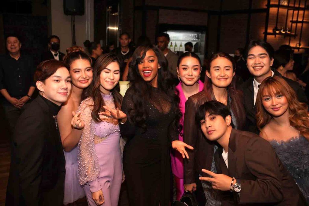 H.E.R. with singers from Star Magic and other local Filipino talents at the MYX mixer in Manila. ABS CBN