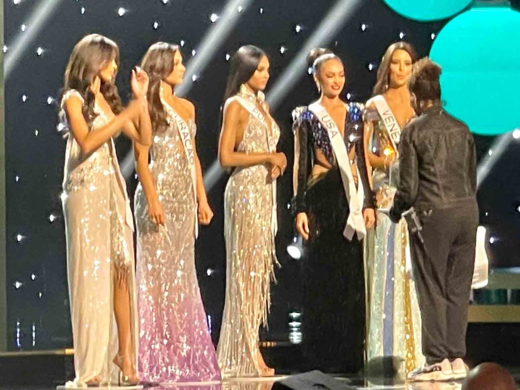 Top 5 Miss U contestant get final instructions from manager Esther Swan. INQUIRER/Elton Lugay