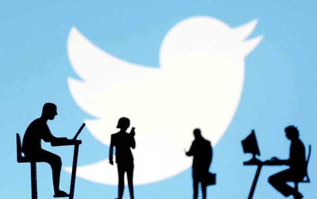 Figurines with smartphones and computers are seen in front of the Twitter logo in this illustration, November 28, 2022. REUTERS/Dado Ruvic/Illustration