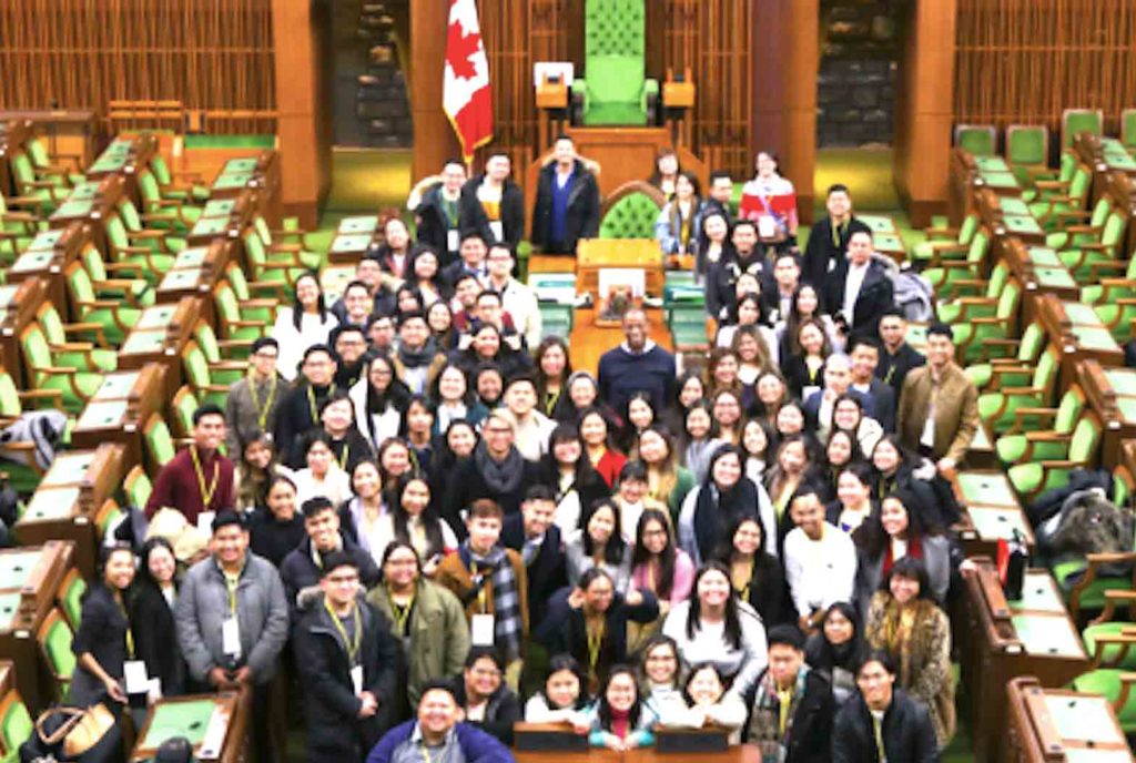 Filipino Canadian youth and students at a previous Pinoys on Parliament conference. WEBSITE