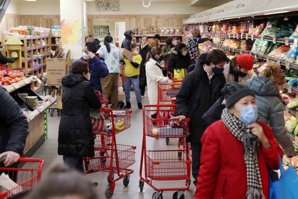 People shop in a grocery store in Manhattan, New York City, U.S., March 28, 2022. REUTERS/Andrew Kelly
