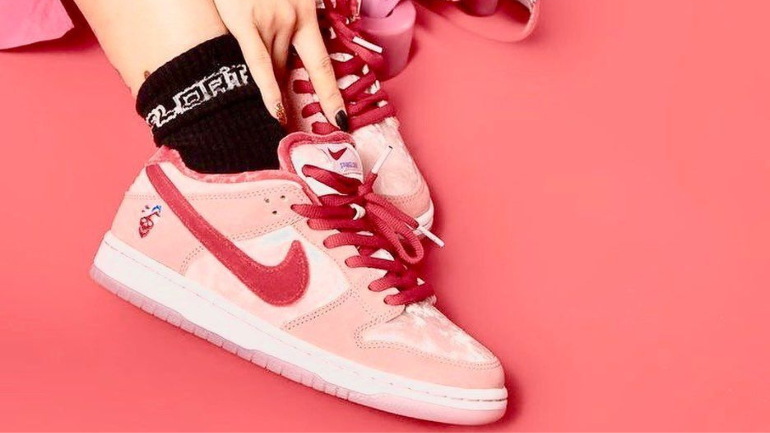 Nike's Latest Dunk Low Colorway Brings A Pop Of Bubblegum Pink - Sneaker  News