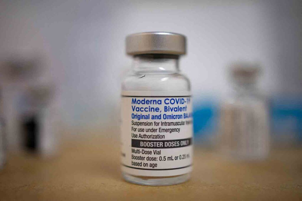 A vial of the Moderna coronavirus disease (COVID-19) booster vaccine targeting BA.4 and BA.5 Omicron sub variants is pictured at Skippack Pharmacy in Schwenksville, Pennsylvania, U.S., September 8, 2022. REUTERS/Hannah Beier/File Photo