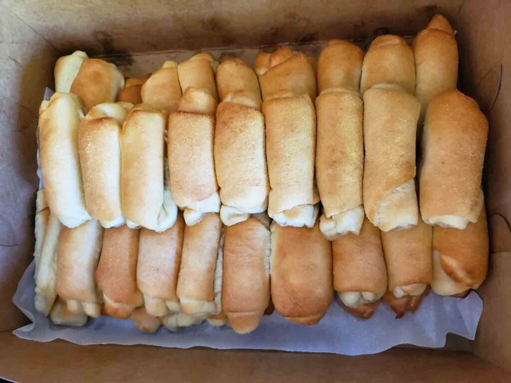 Customers of all ethnicities flock to Starbread’s branches to buy dozens upon dozens of the soft, glazed, butter and sugar-filled señoritas fresh from the oven. FACEBOOK