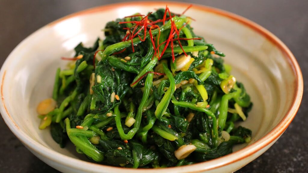 Sigeumchi-namul Korean spinach salad side dish