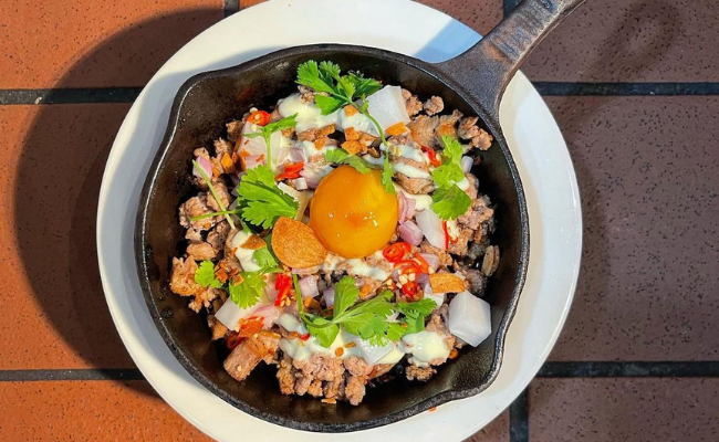 Peso Neighborhood offers a dining experience in Honolulu, Hawaii, as the city's first modern Filipino-Filipino restaurant