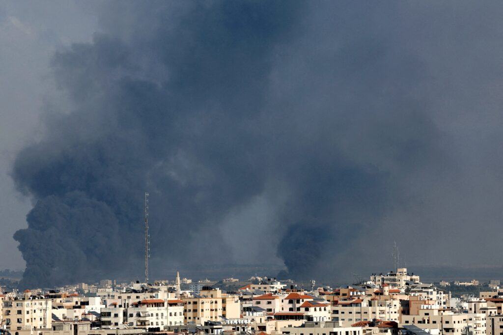 FILE PHOTO: Smoke billows following Israeli strikes in Gaza City, October 10, 2023. REUTERS/Mohammed Salem/File Photo