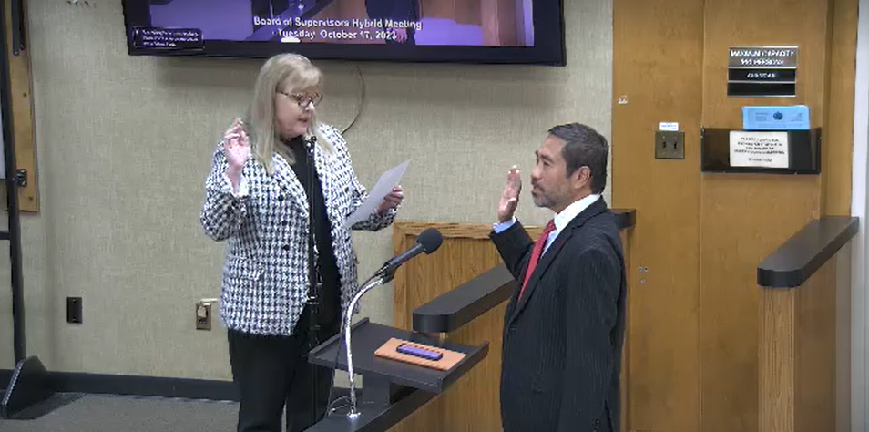 Former Daly City mayor with raised hand is sworn in as county public defender