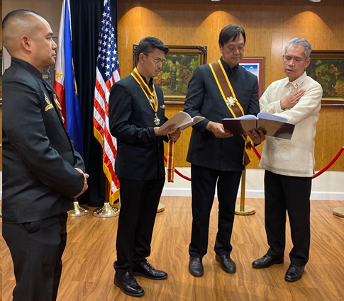 Consul General Ferrer in Barong taking his oath