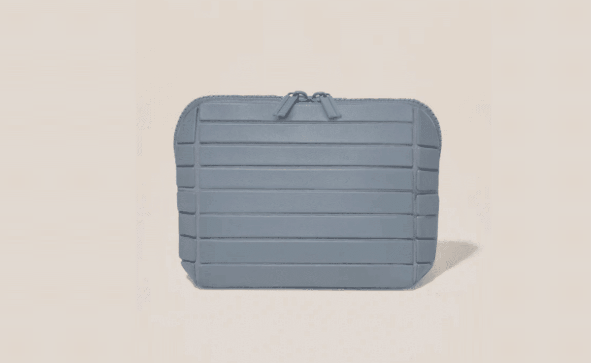 Parallelle Small Traveller organizer bag with zipped compartments.