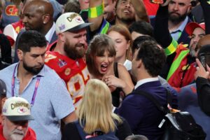 Taylor Swift ‘drawing up plays’ for football, says Patrick Mahomes