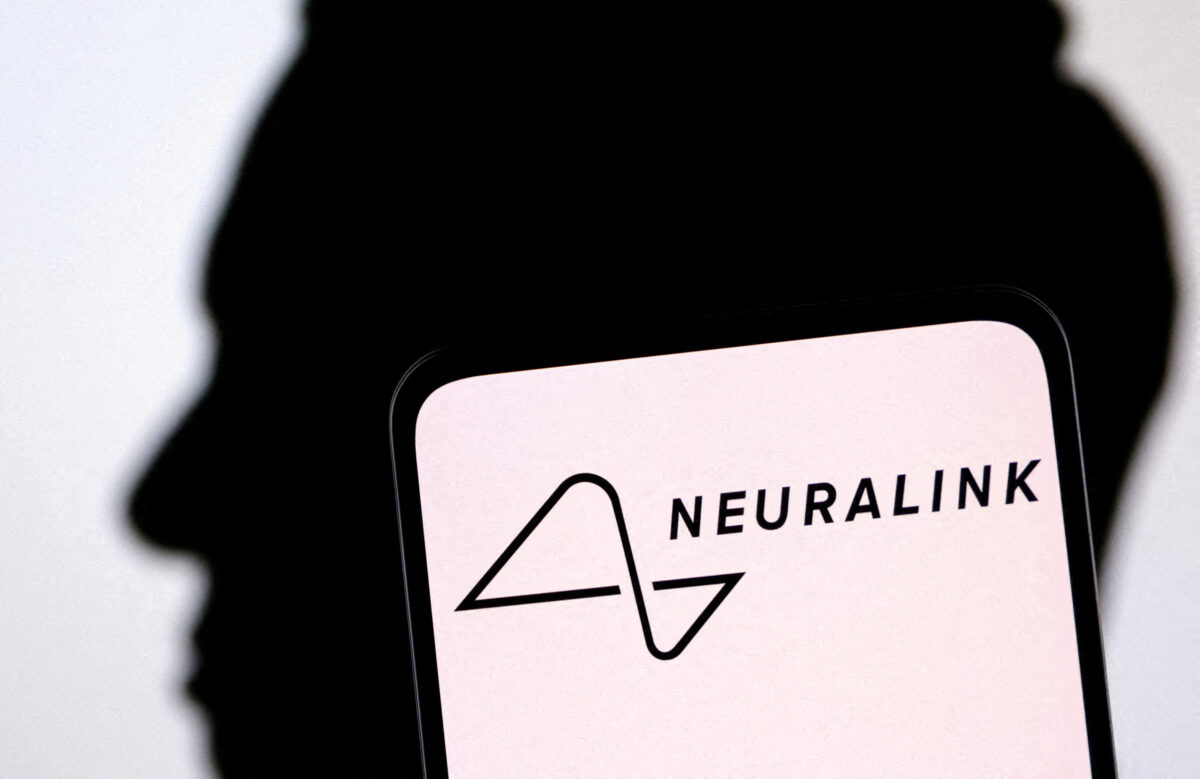 Neuralink's first human patient able to control mouse through thinking