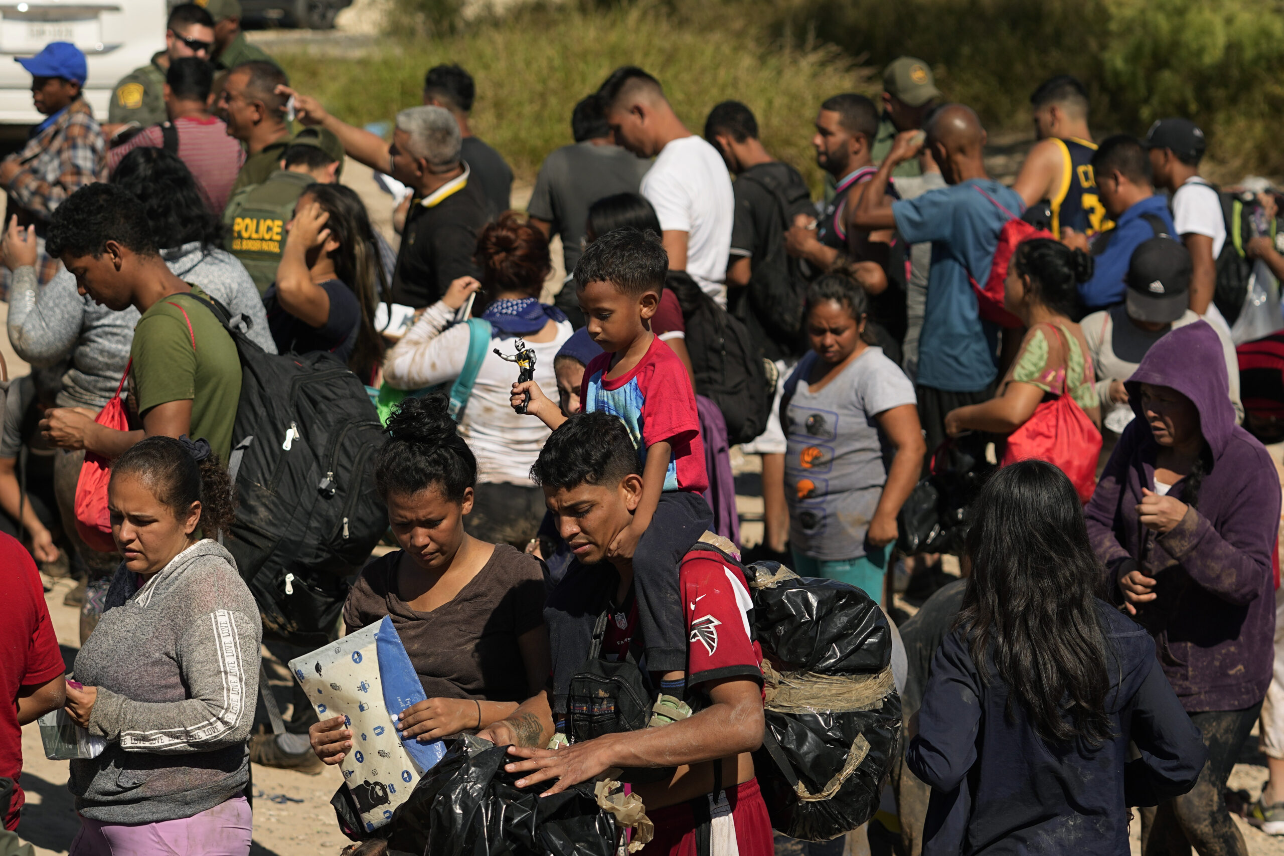 Hundreds Of Migrants Released Due To Funding Crisis | Inquirer