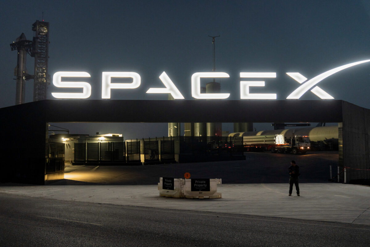 SpaceX Starship disintegrates after completing most of third test flight
