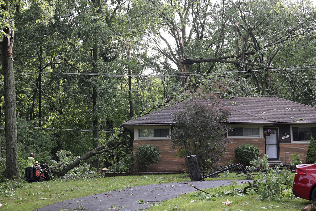 Tornado hits Michigan without warning, killing a toddler