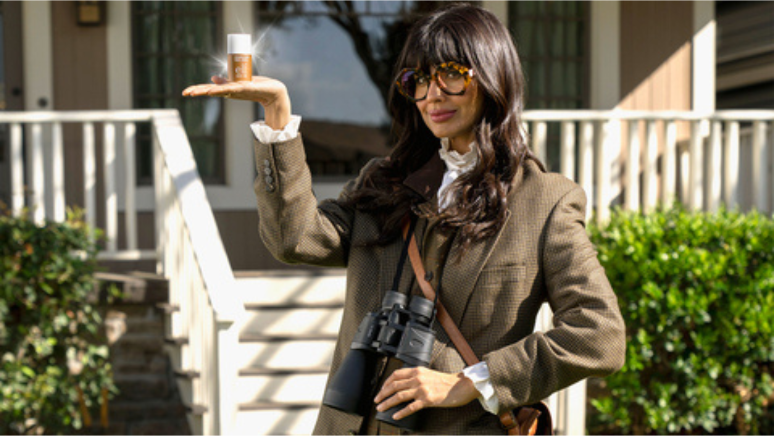 e.l.f. SKIN debuts “Peculiar Behavior” starring Jameela Jamil(01)