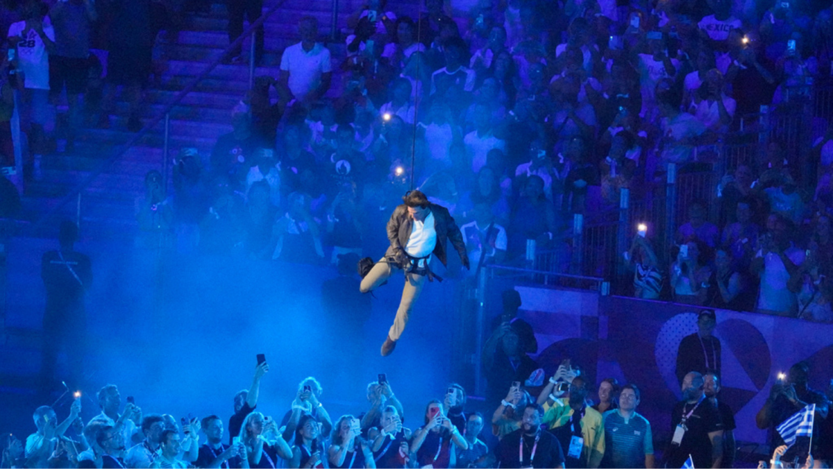 Who performed at the Olympic closing ceremony?