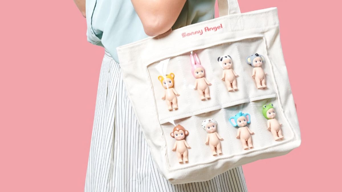 There’s a functional Sonny Angels crew bag that can hold 8 minifigures