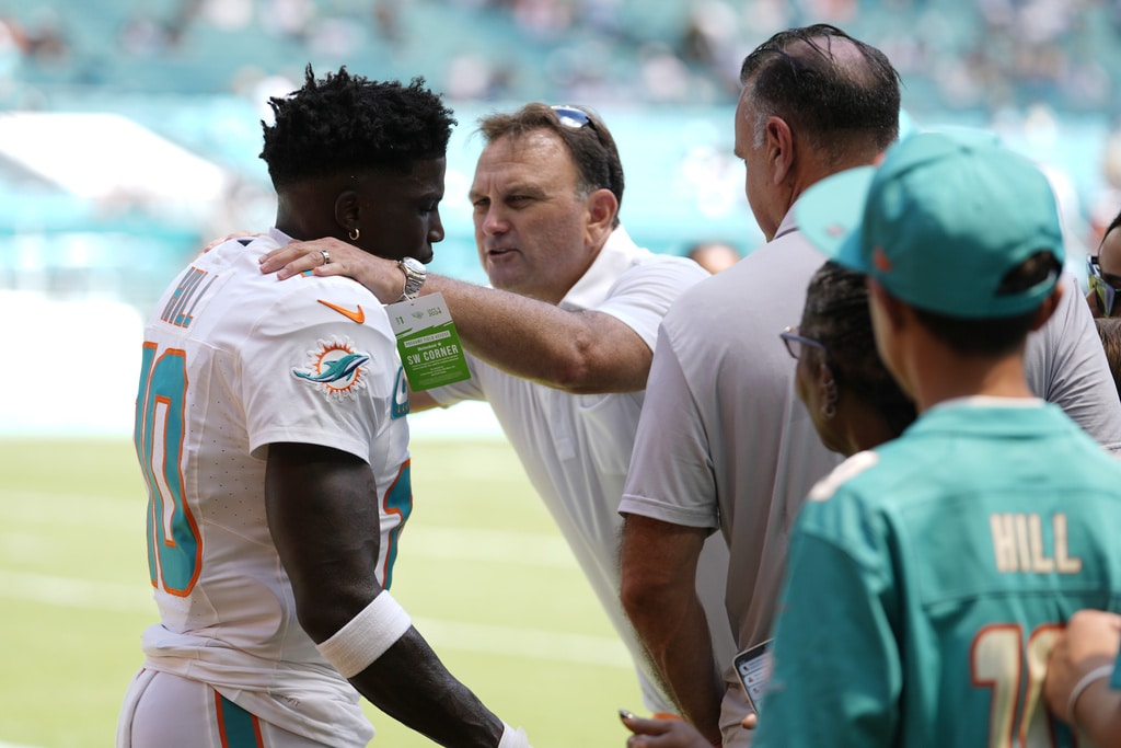 Tyreek Hill is detained by police before Dolphins game