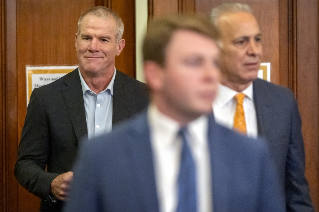 Retired NFL quarterback Brett Favre says he has Parkinson's disease