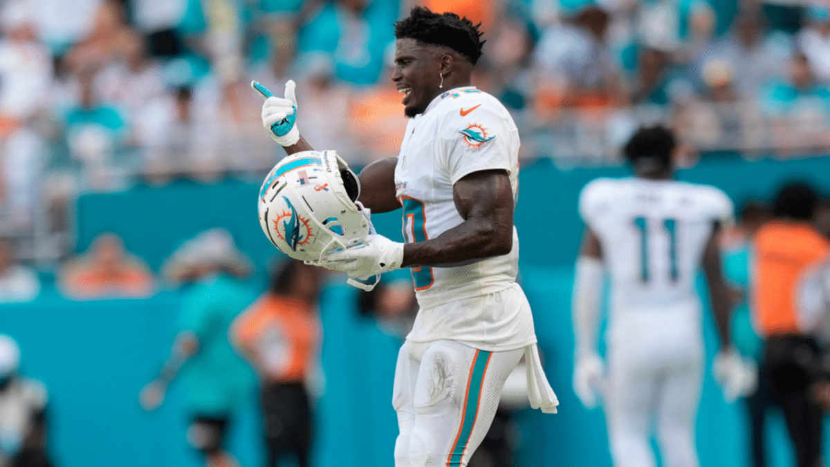 Tyreek Hill is detained by police before Dolphins game