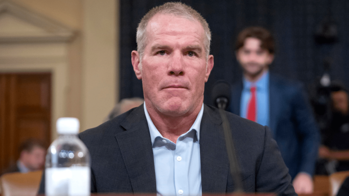 Retired NFL quarterback Brett Favre says he has Parkinson's disease