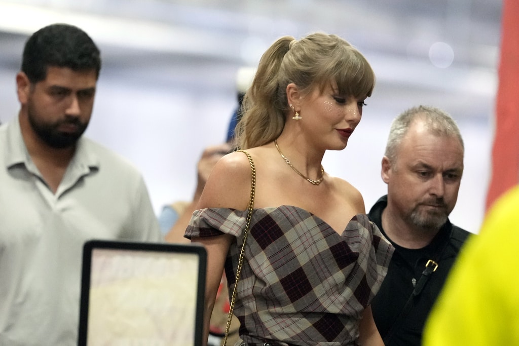 Taylor Swift is back to watch Travis Kelce and the Chiefs