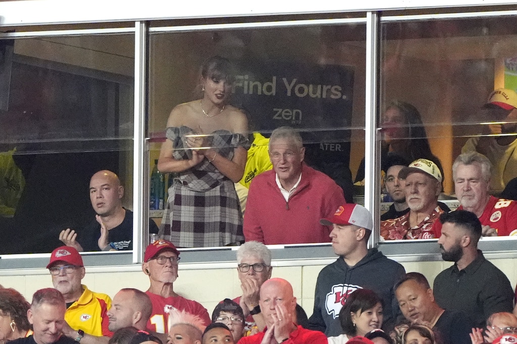 Taylor Swift is back to watch Travis Kelce and the Chiefs