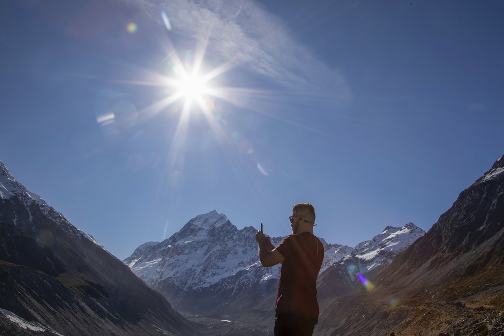 Three climbers from US and Canada are missing on New Zealand's highest peak