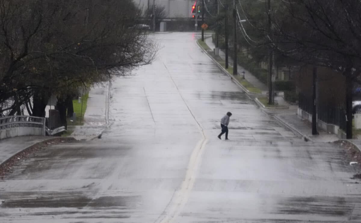 Powerful thunderstorms threaten Texas and Louisiana