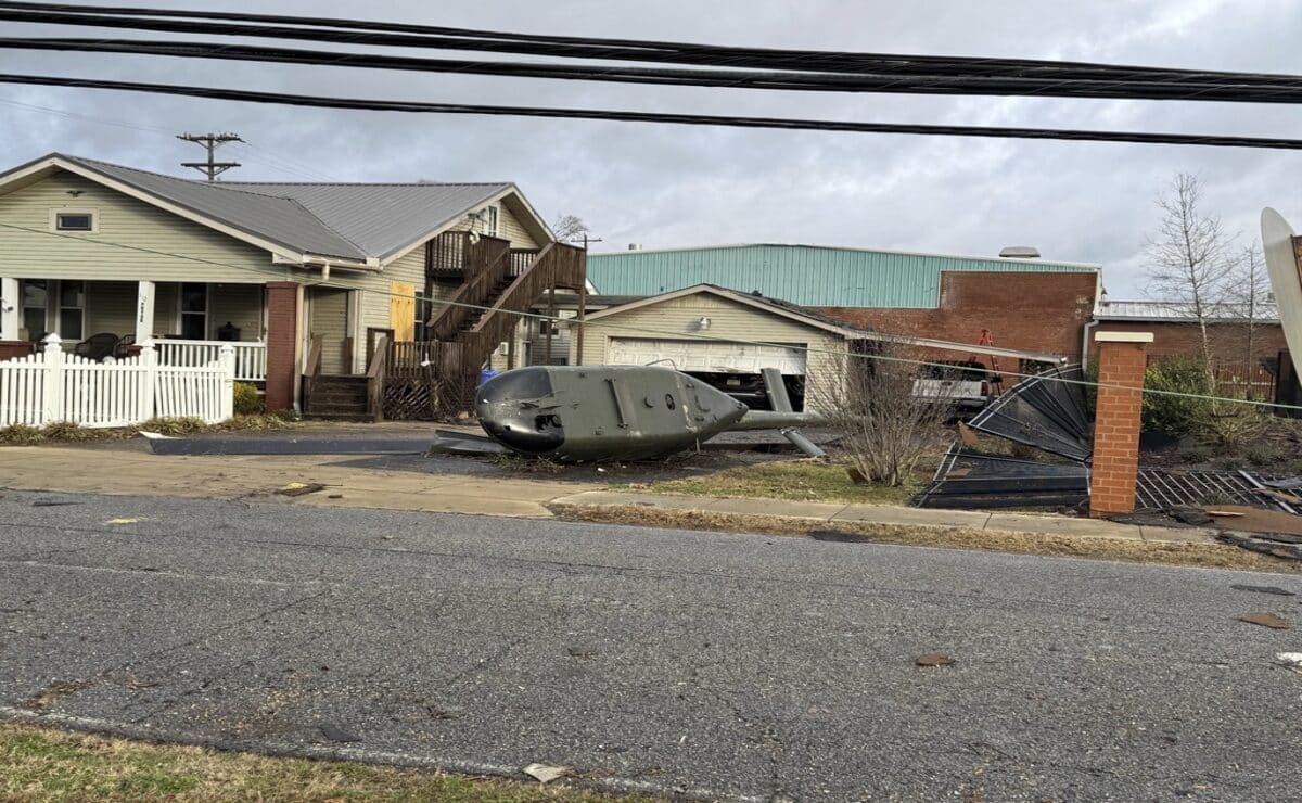 Tornadoes in Texas and Mississippi kill 2 and injure 6