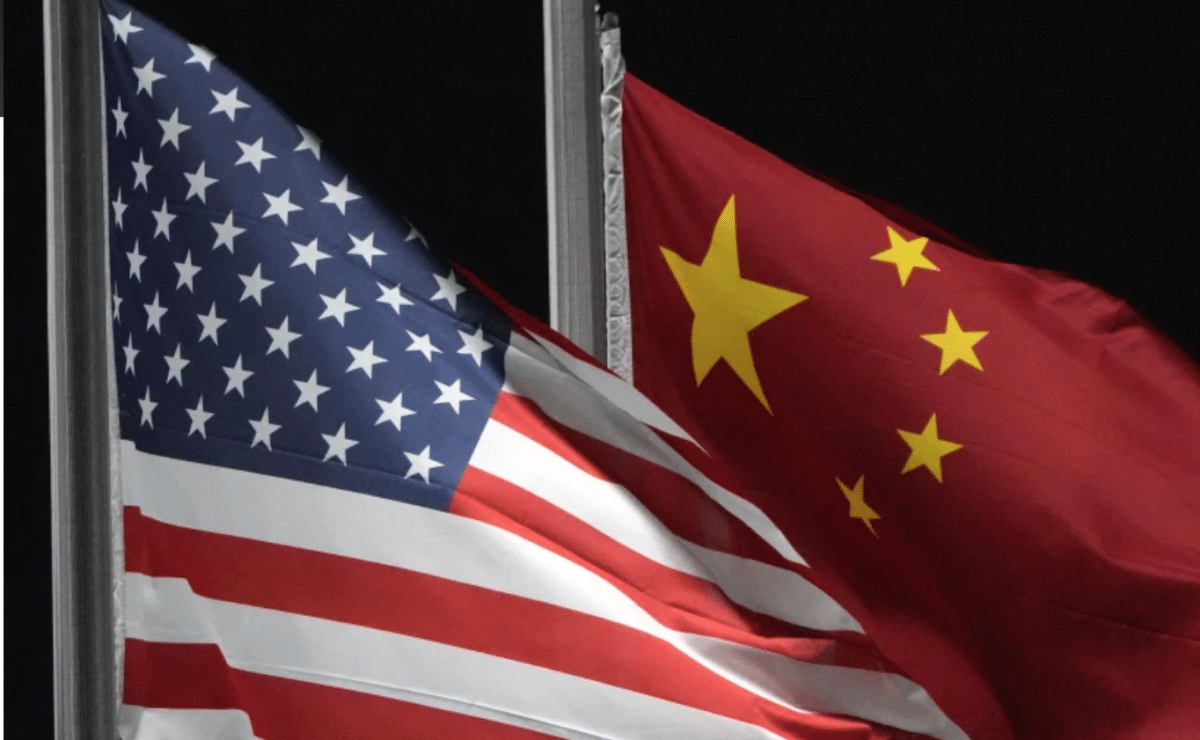 US and Chinese flags