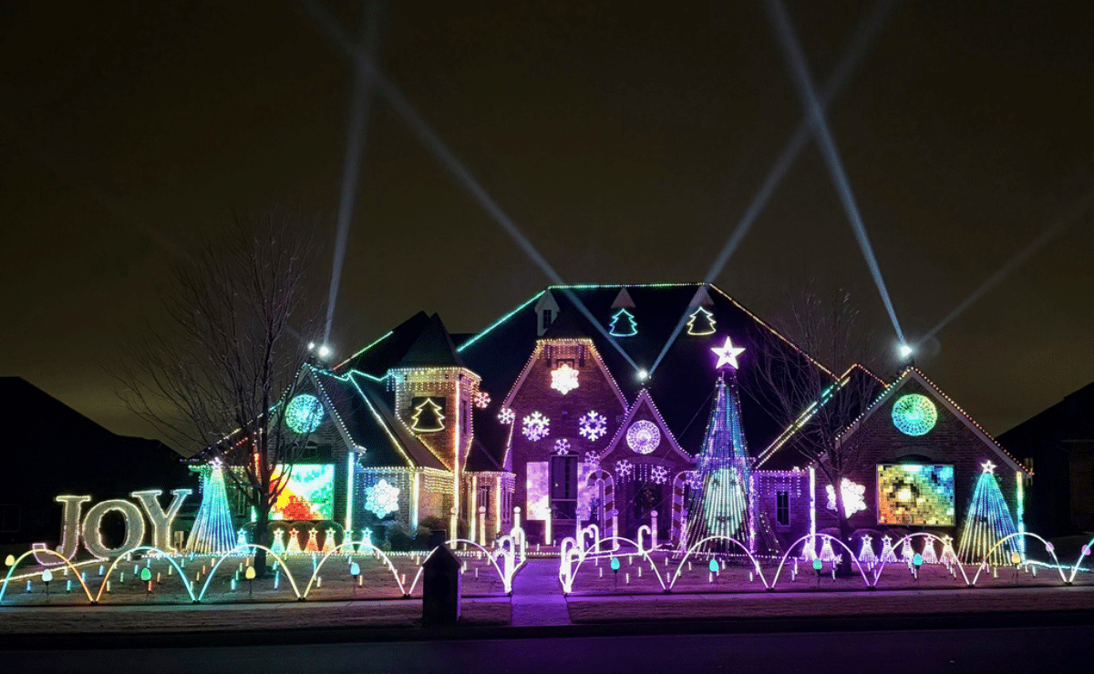 Elaborate holiday light displays are making spirits bright in a big way