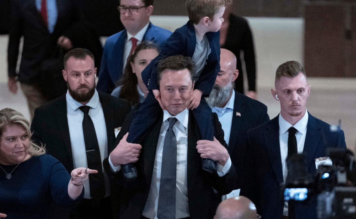 Elon Musk warns Republicans against standing in Trump's way — or his