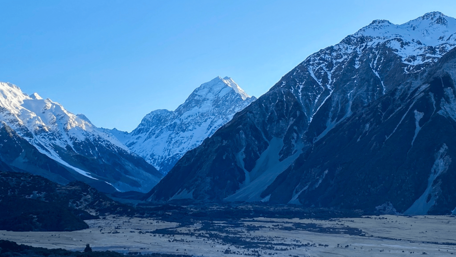 Three climbers from US and Canada are missing on New Zealand's highest peak