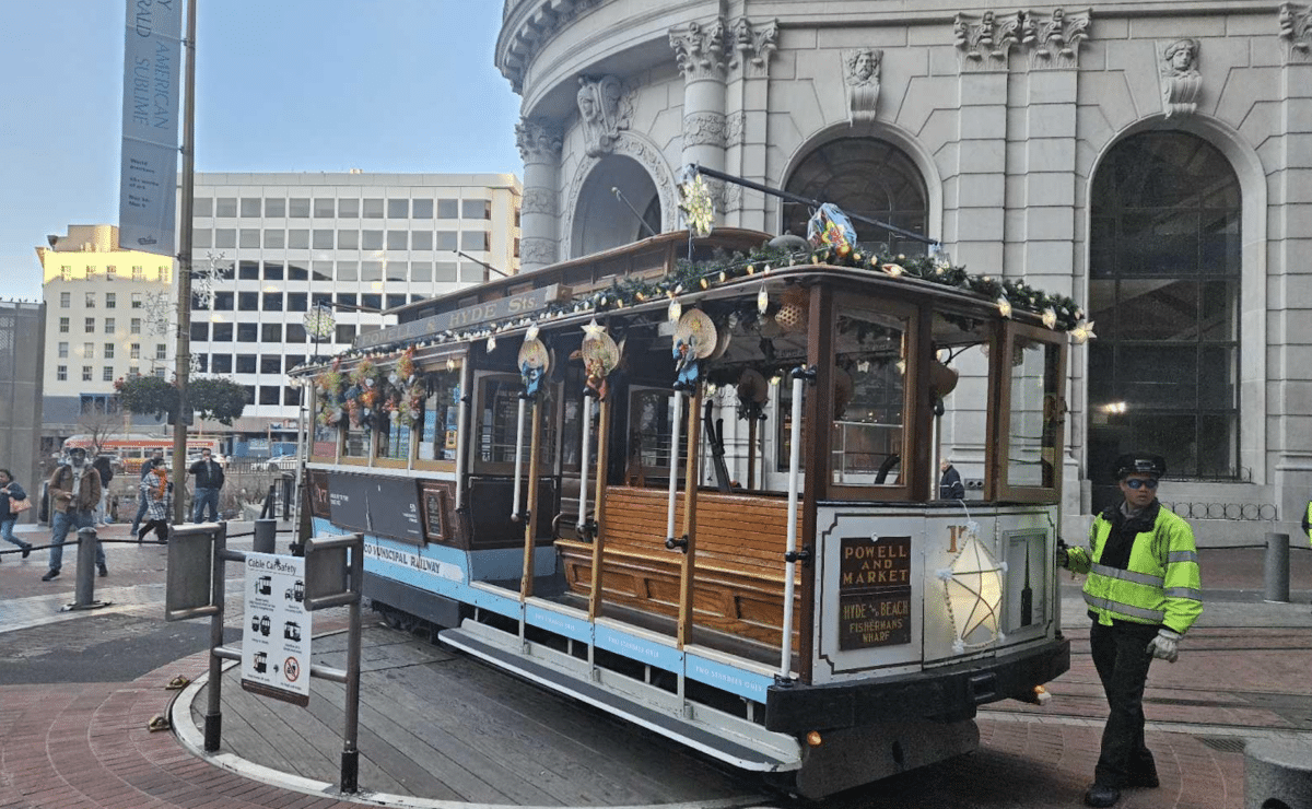 Pinoy Christmas themed cable car