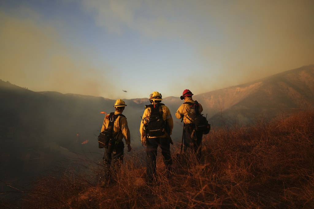 New LA-area fire prompts more evacuations