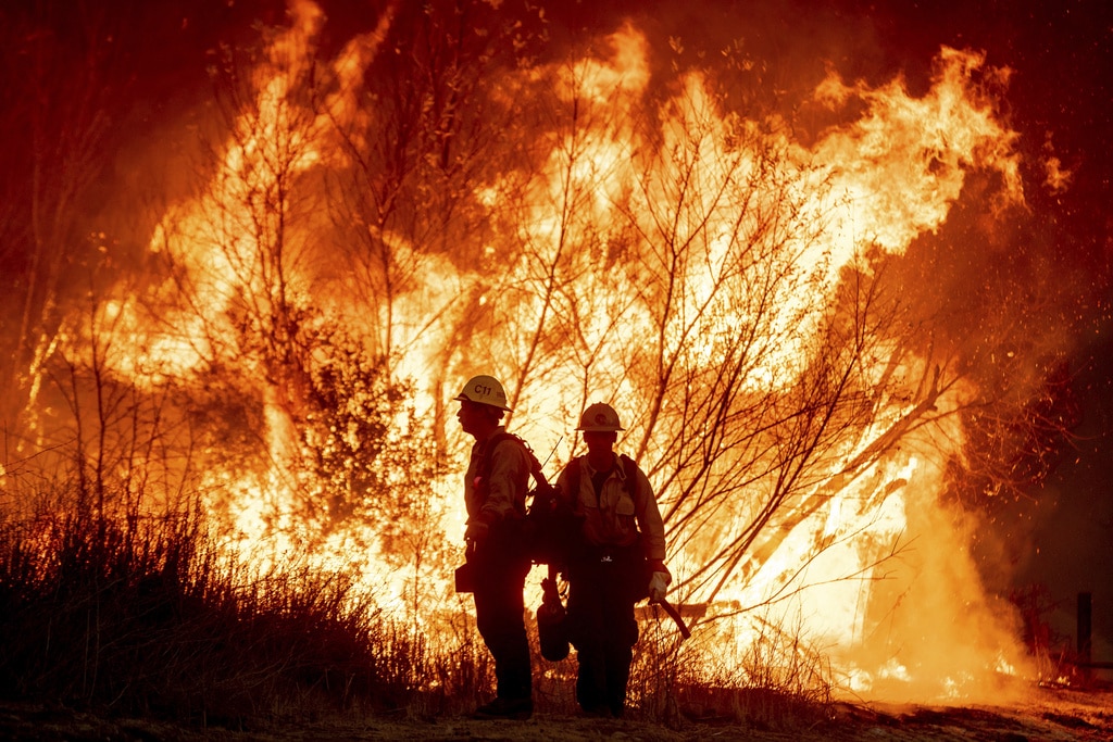 New LA-area fire prompts more evacuations