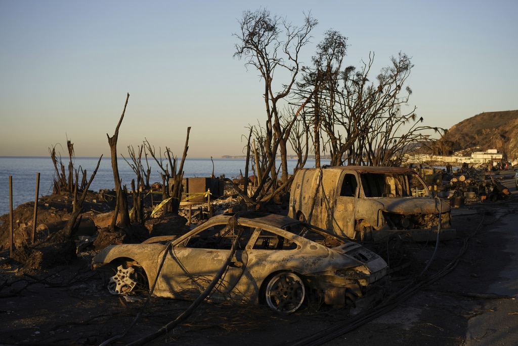 Dire fire warning for LA area pushed back as winds ease