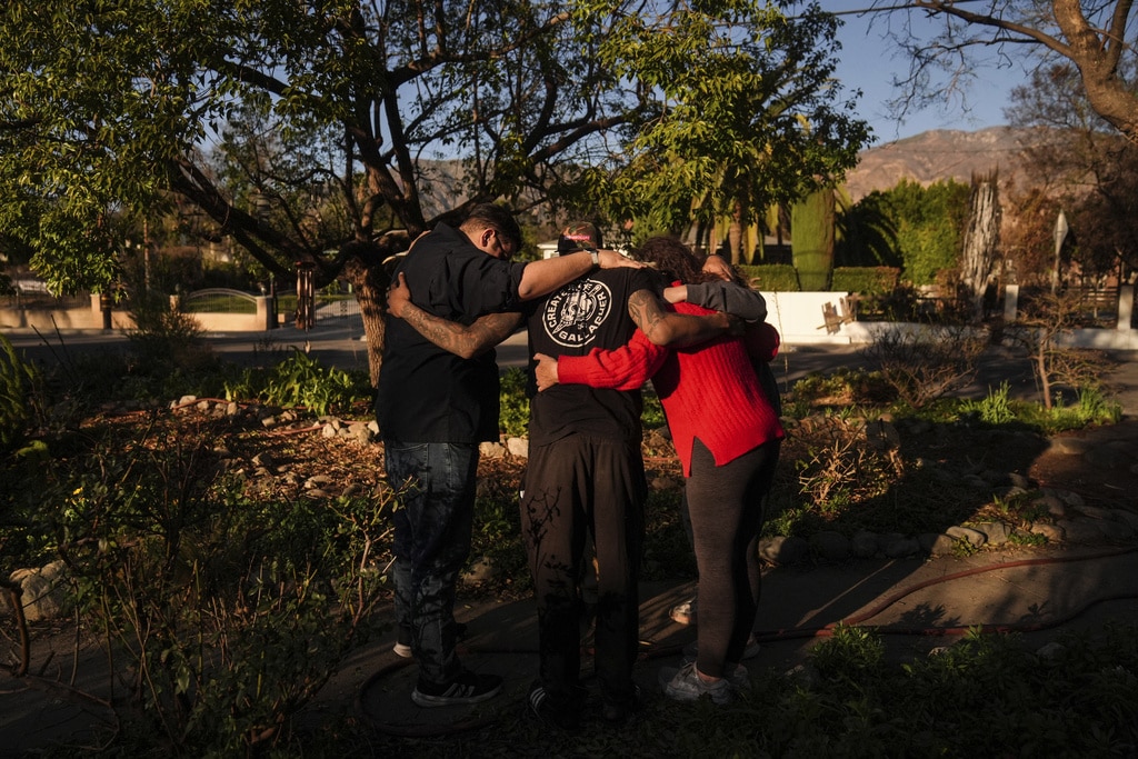 Dire fire warning for LA area pushed back as winds ease