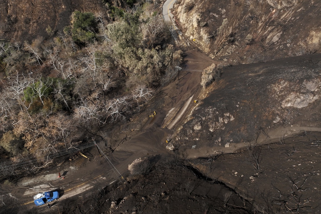 An aerial view shows the devastation left by the Palisades Fire in the Pacific Palisades section of Los Angeles, Monday, Jan. 27, 2025. (AP Photo/Jae C. Hong)